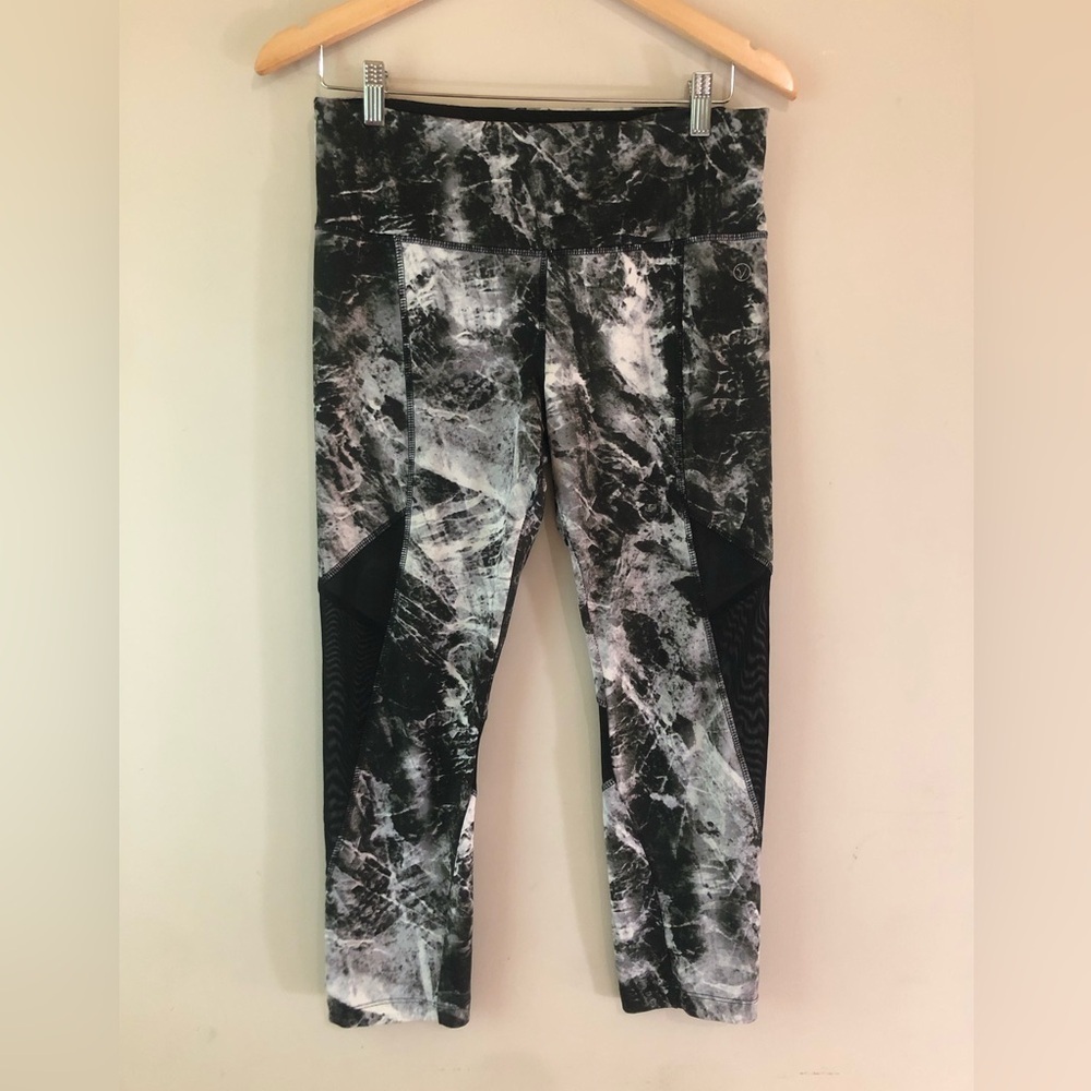 🐱Vogo Athletica | BnW Cropped Leggings